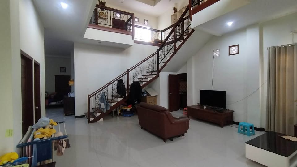 Spacious Corner House for Sale in Padang Sambian, Denpasar – 5 Bedrooms
